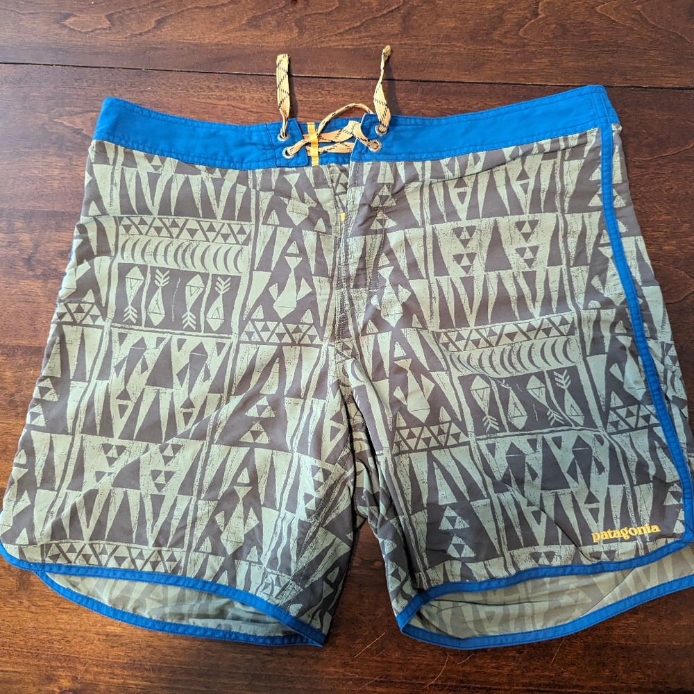 Patagonia Men's Board Shorts Size 36 EUC